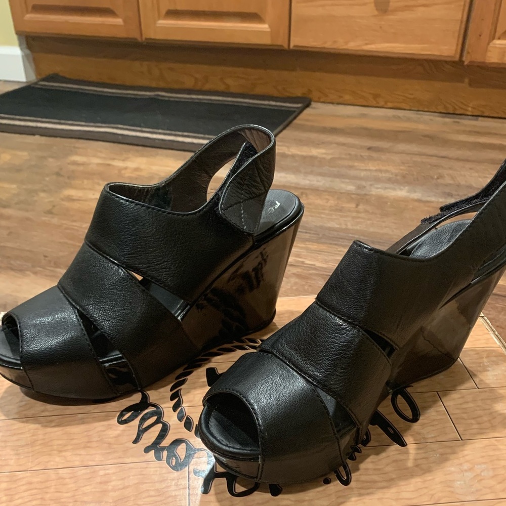 KENNETH COLE REACTION BLACK SIZE 10 WEDGE SANDALS